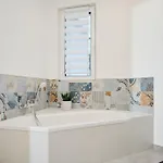 Rent4living Wlan I Kostenfreie Tiefgarage I Therme 5 Minuten Zu Fuss I Barrierearm Apartment *