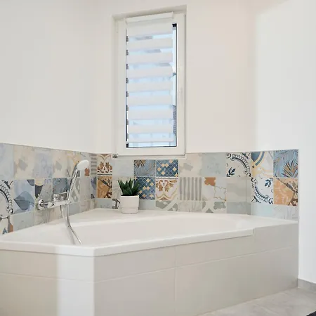 Rent4living Wlan I Kostenfreie Tiefgarage I Therme 5 Minuten Zu Fuss I Barrierearm Daire *